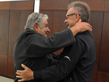 Presidente Mujica recibió al artista León Gieco