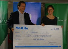 DESEM jóvenes emprendedores gana el premio internacional MetLife a la Innovación en la educación