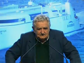 José Mujica y Cristina Fernández inauguraron catamarán “Francisco Papa”