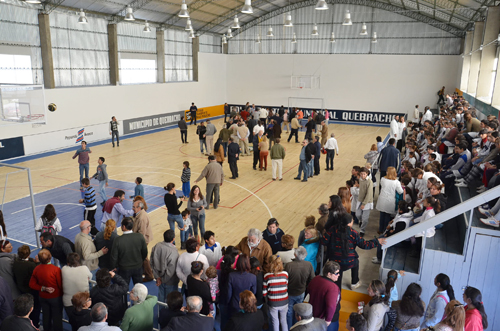 Inauguraron el gimnasio polideportivo municipal de la ciudad de Quebracho