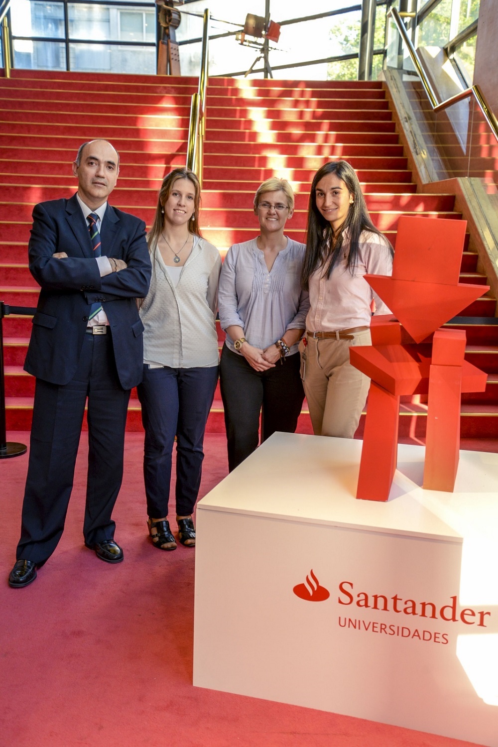 Santander y Pecha Kucha Night se unieron para promover el poder de las ideas