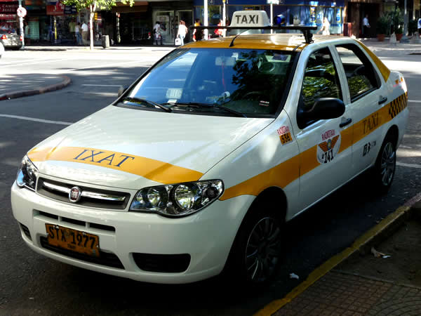 Mujer acompañada de niño de 5 años robó a taxista