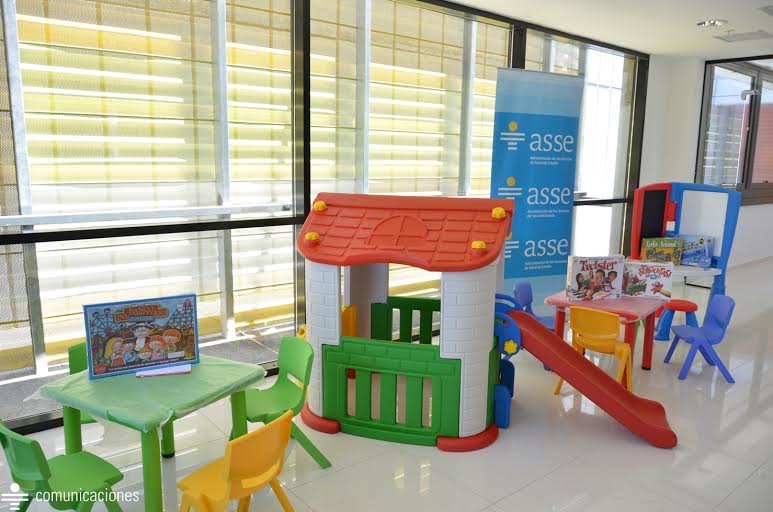 Leonardo Sbaraglia y Oriental Features donaron equipamiento infantil a ASSE