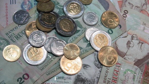 Gobierno fijó el salario mínimo nacional en 10.000 pesos desde el 1° de enero de 2015