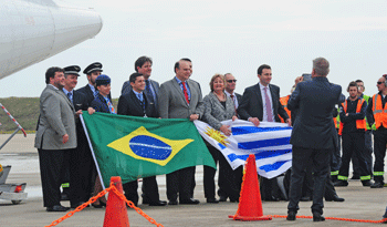 Ministra Kechichian recibió vuelo inaugural Porto Alegre-Montevideo de Aerolínea Azul