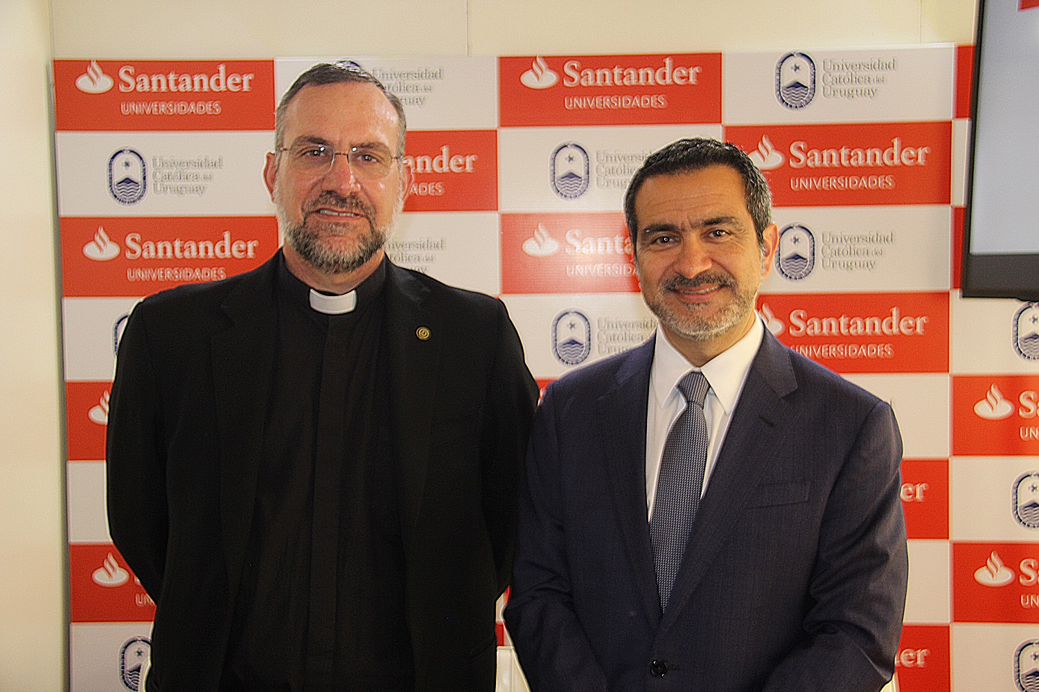 Santander beca a estudiantes de la Universidad Católica para insertarlos en el mercado laboral