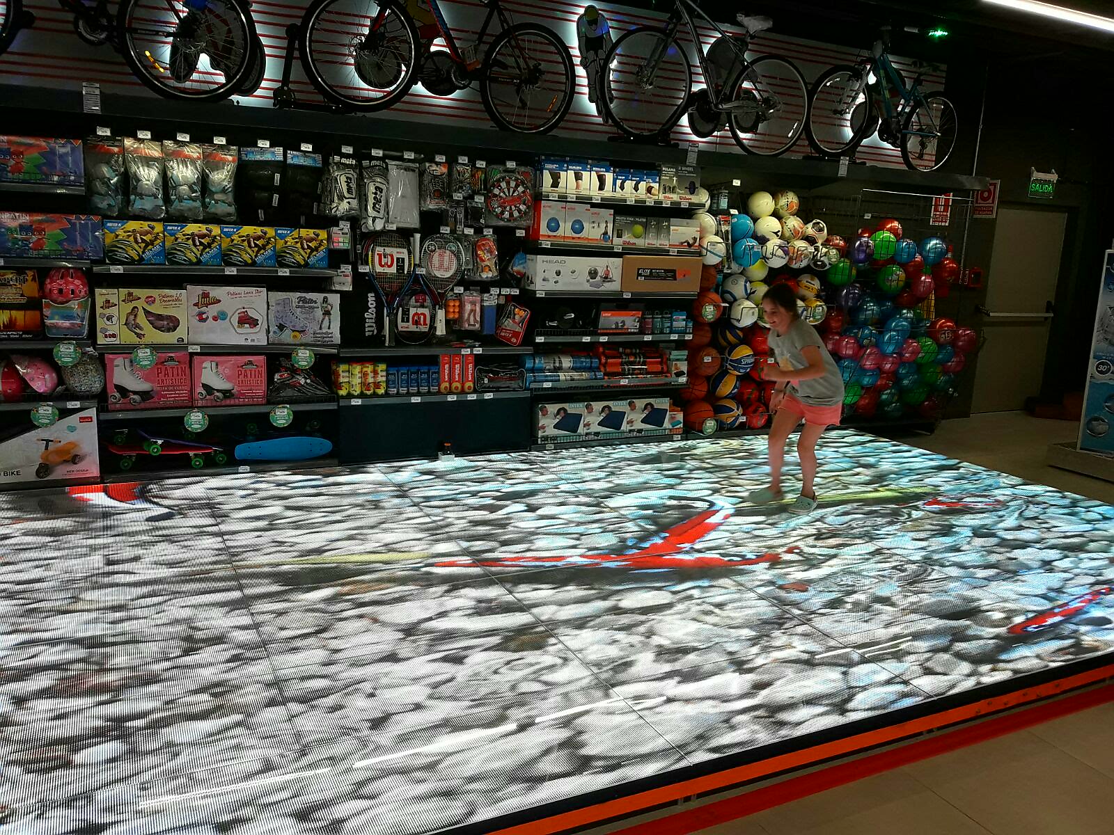 Disco Punta Carretas incorporó un Piso Mágico, una pista led interactiva para los niños