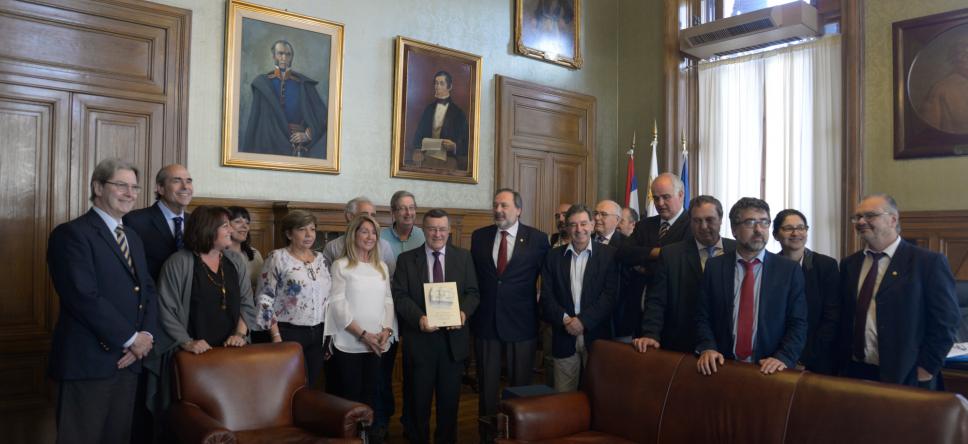 Presidente Gandini y coordinadores de bancadas reconocieron trayectoria del periodista Juan Carlos Otormín