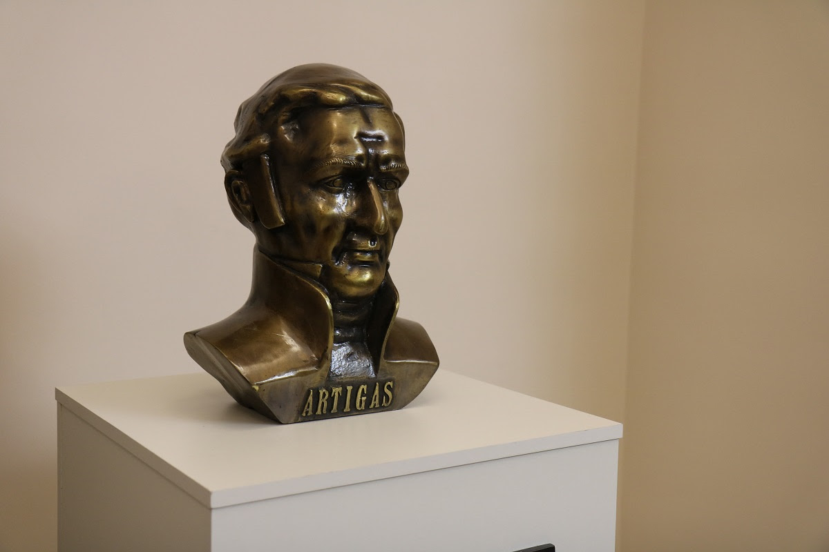 En San Petersburgo ha sido inaugurado el primer monumento en Rusia al fundador de Uruguay, José Artigas