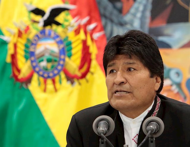 Sin apoyos políticos, renuncia Evo Morales en Bolivia