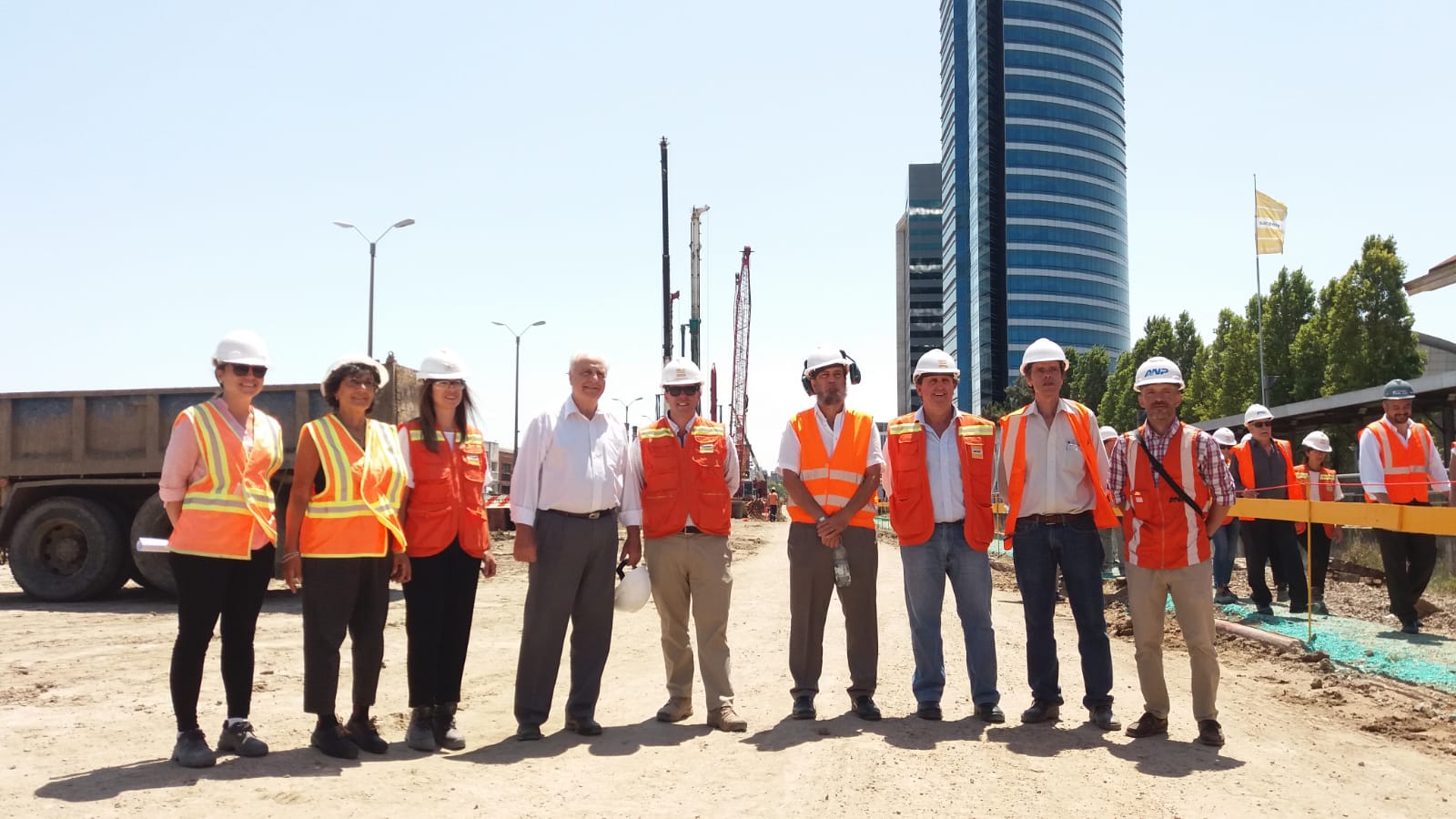 Ministro Rossi visitó obra de construcción del Viaducto de la rambla portuaria