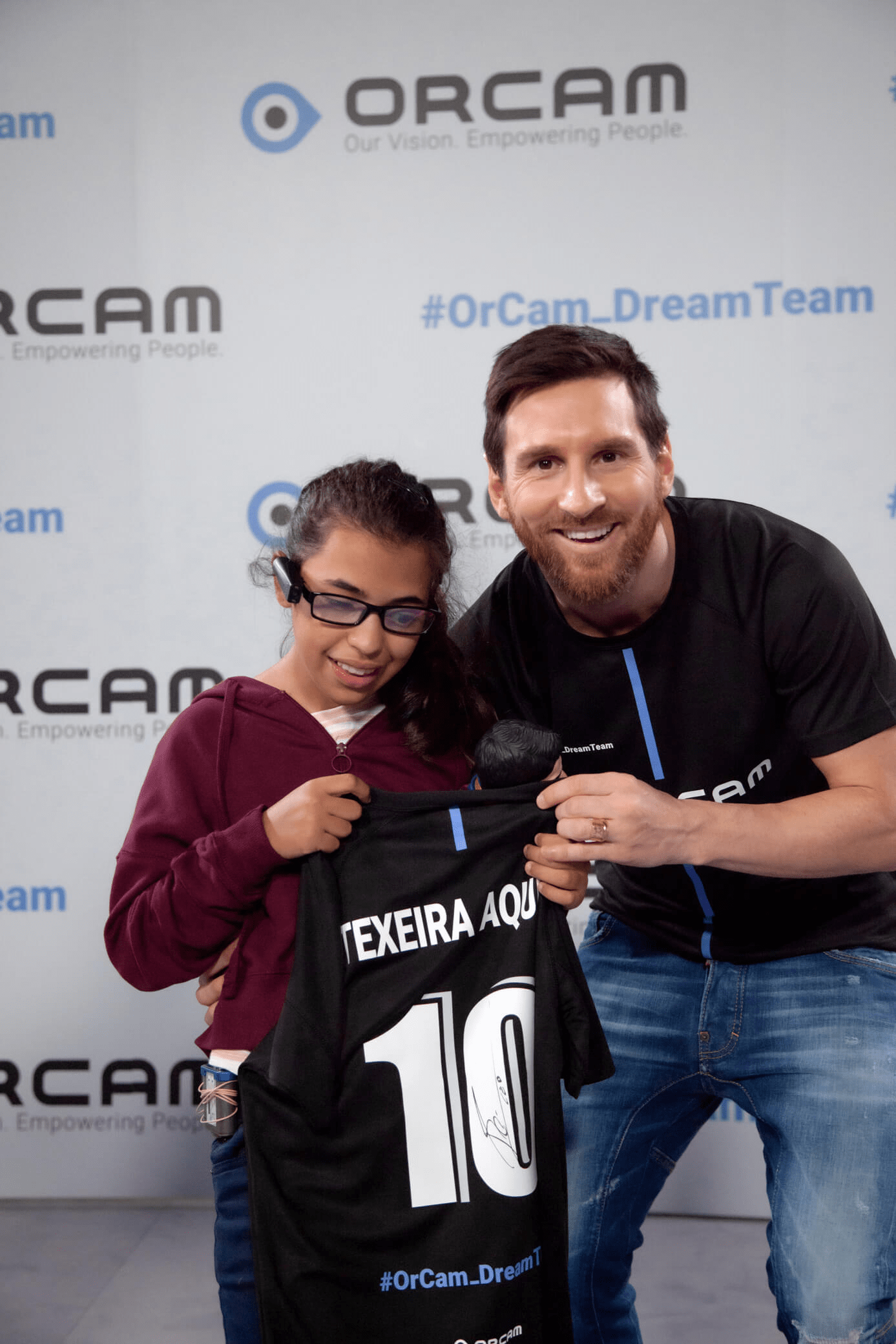 Niña uruguaya recibe donación de su ídolo Lionel Messi