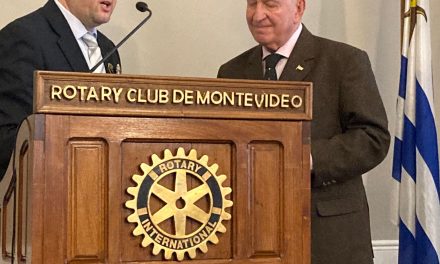 El constitucionalista argentino Daniel Sabsay recibe el Premio Rioplatense de rotarios