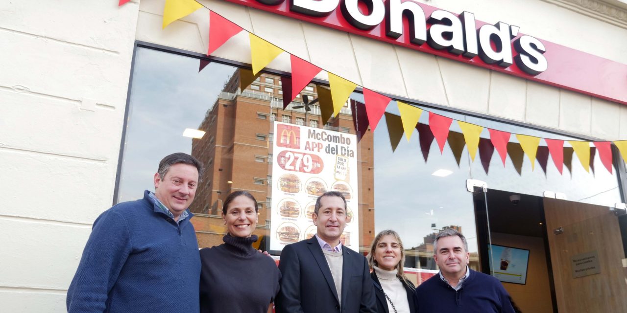 McDonald’s remodeló su icónico local de 18 de Julio y Ejido