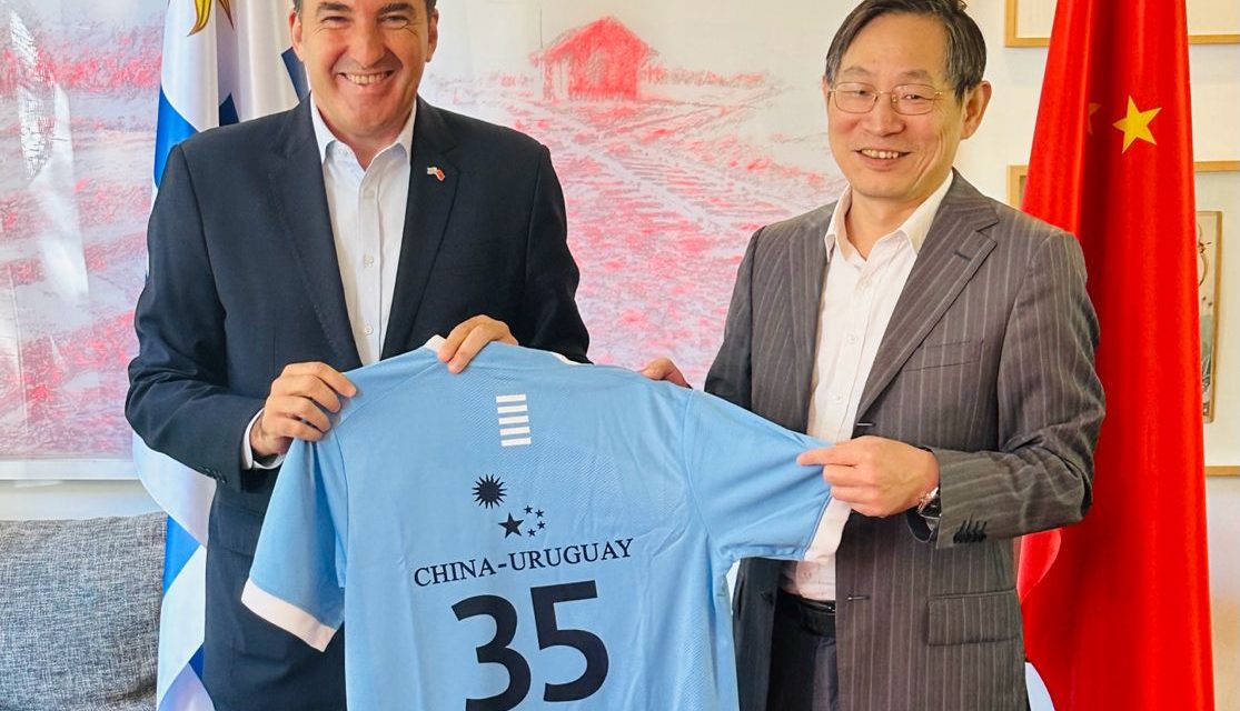 Huang Yazhong se pone nuevamente la celeste y será el embajador chino en Uruguay