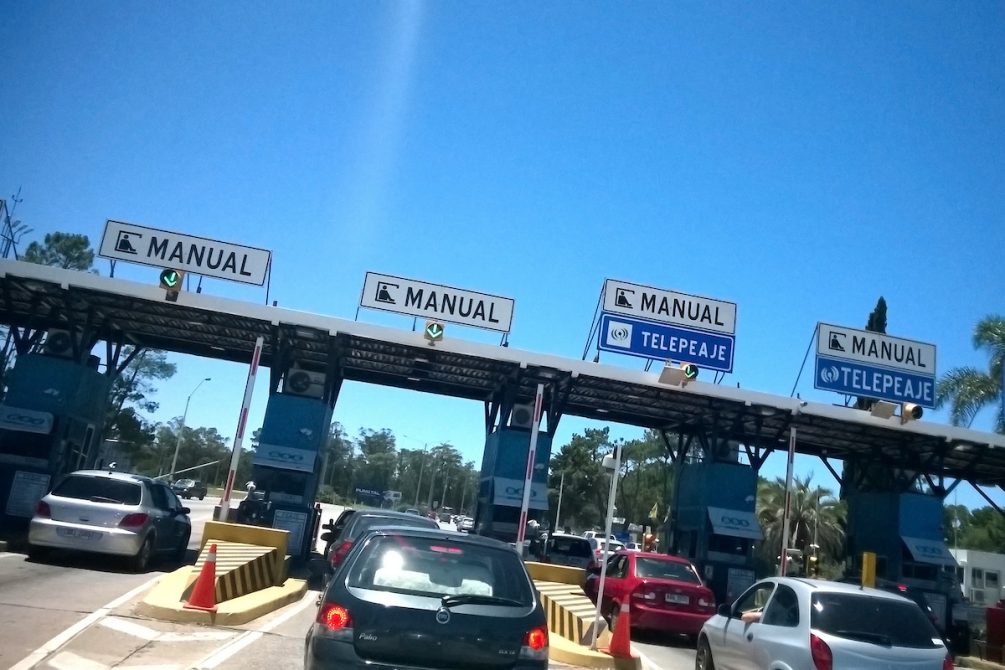 En 2022 pasaron cuatro millones más de vehículos por los peajes sin ...
