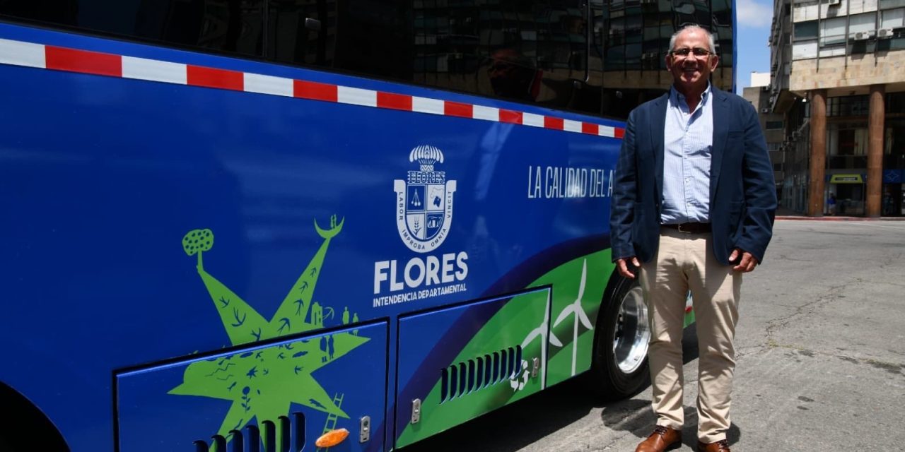 Intendencia de Flores recibió un nuevo bus eléctrico