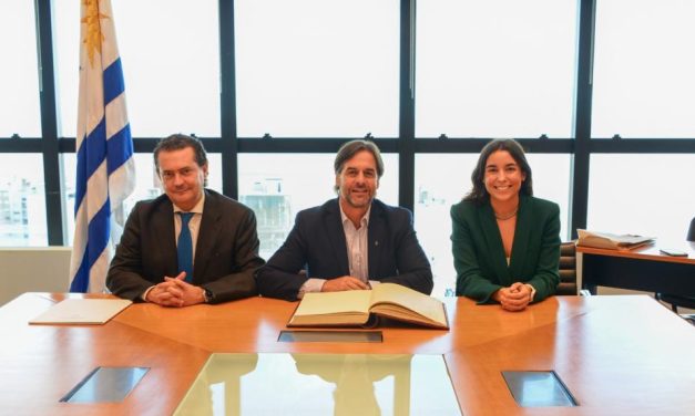 Rodrigo Ferrés y Mariana Cabrera asumieron nuevos cargos en la Presidencia de la República